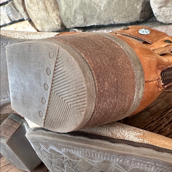 Circle G by Corral Ladies Harness Ankle Cognac Bootie Shoes, model Q5058 - Picture 8 of 11